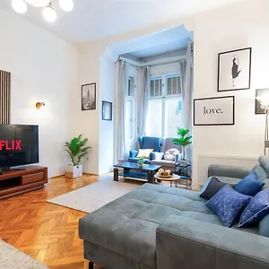 Apartament Beautiful Spacious Three-room Close To Buda Castle, Budapeszt